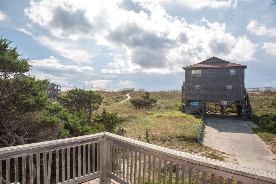 Building Photo - 54225 Shoresurf Ln