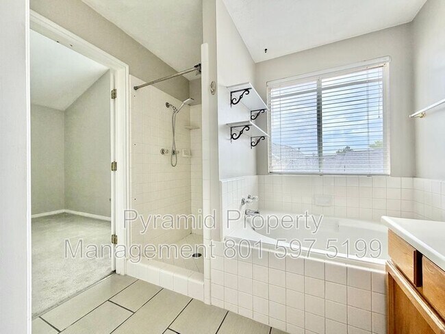 Building Photo - 979 Blue Heron Cir