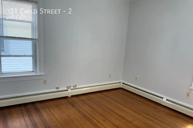 Building Photo - 351 Child St