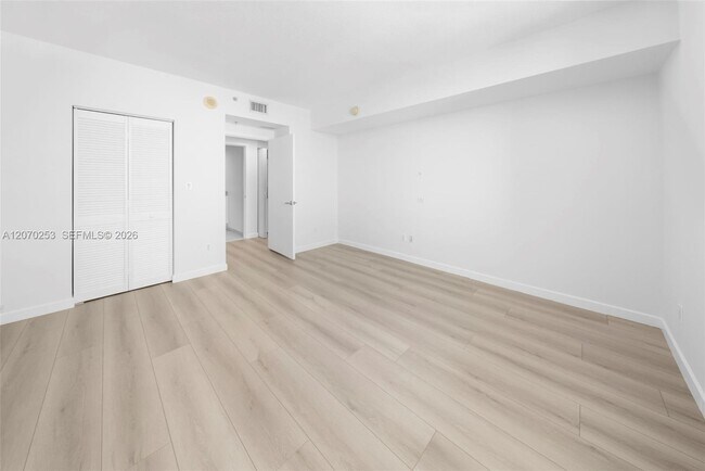 Building Photo - 335 S Biscayne Blvd