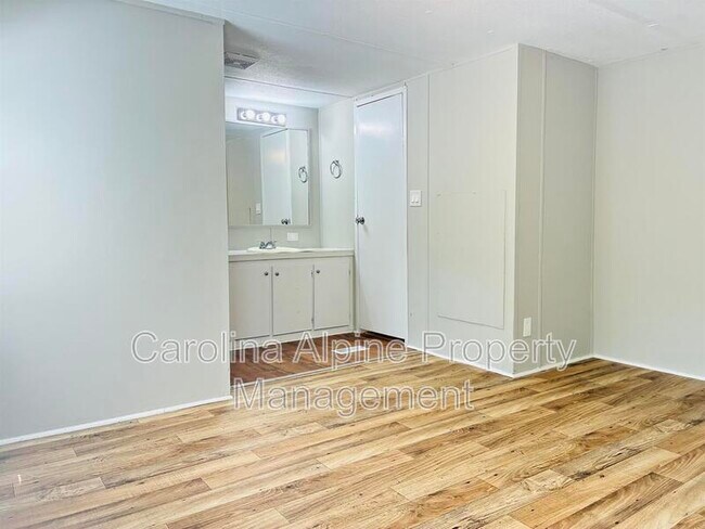 Building Photo - 143 Bluebird Ln