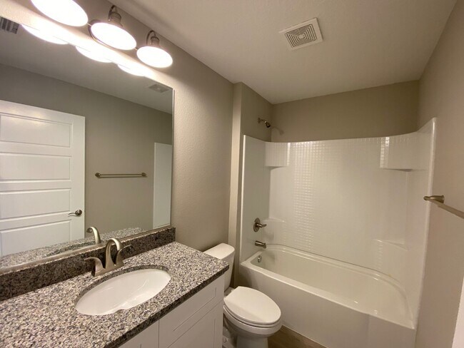 Building Photo - Silver Spring Shores - 3/2/2  **Won't Last***