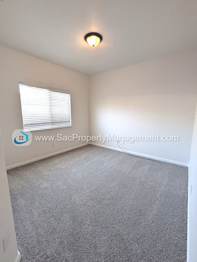 Building Photo - Amazing 4 Bedroom 2 Bathroom Home in a Qui...