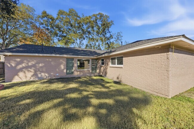 Building Photo - 5002 Cedar Creek Dr