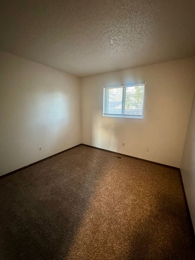 Building Photo - Vista Grande Terrace/4 Bedroom Home