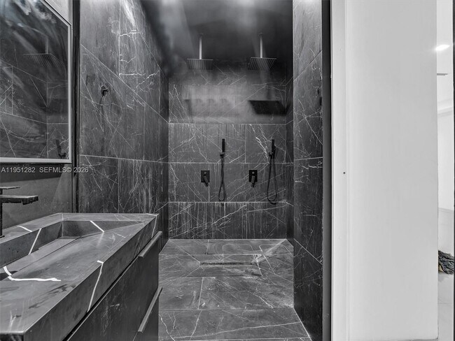 Building Photo - 3010 Alton Rd