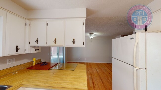 Building Photo - Desirable Tualatin - Central Air! Single L...