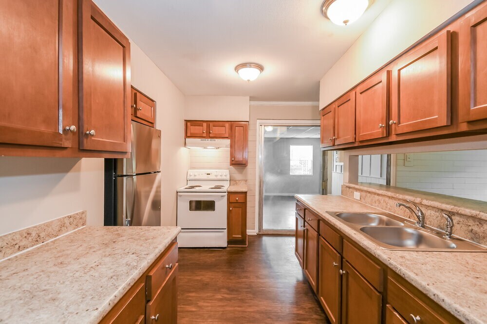 Building Photo - 4626 Castleton Dr