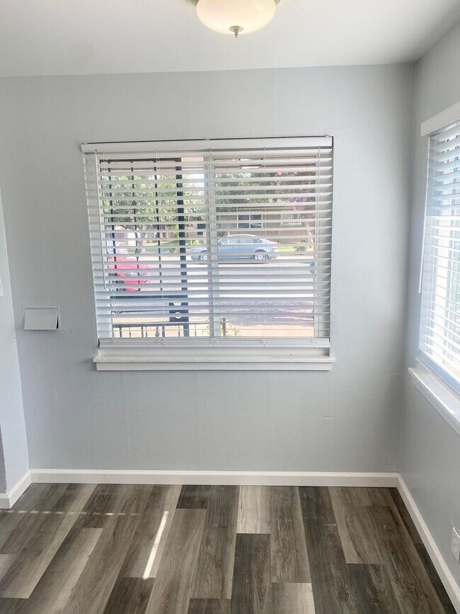 Building Photo - 3415-3417 E Terrace Ave