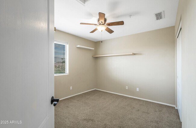 Building Photo - 9643 E Sheena Dr