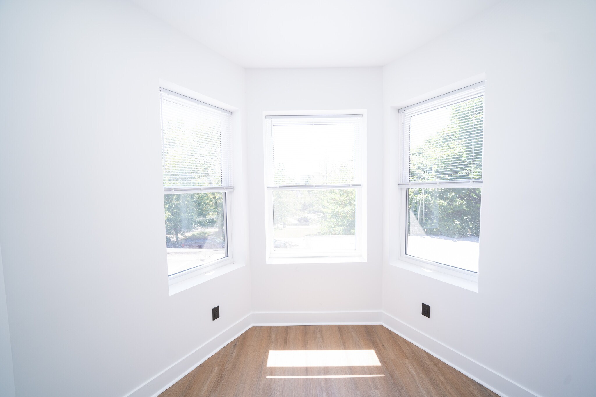 Building Photo - 4927 Catharine St