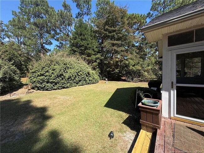 Building Photo - 995 Greenbriar Dr