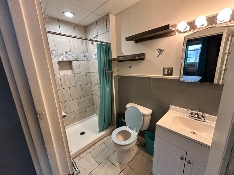 Building Photo - 193 Queen St