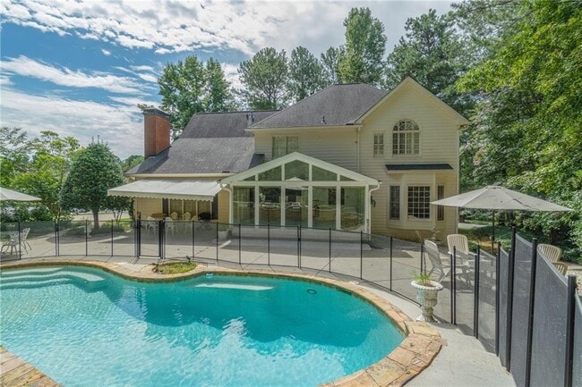 Building Photo - 530 Saddlebrook Dr