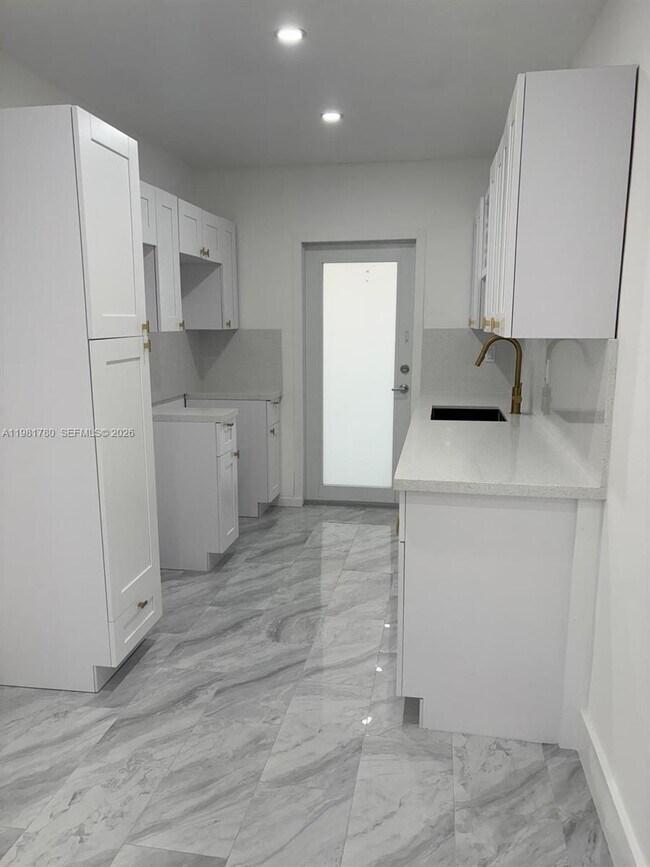 Building Photo - 6890 Abbott Ave