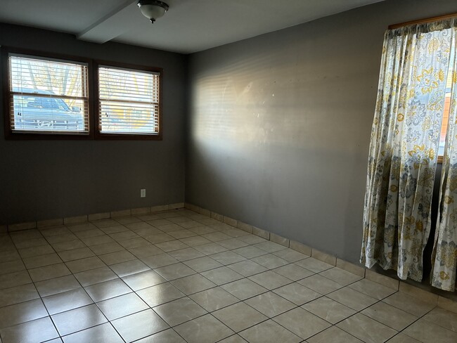 Building Photo - 360 Garden Ct