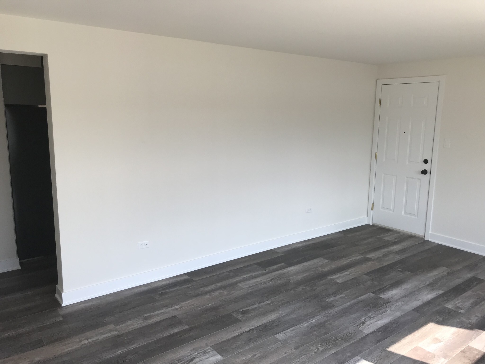 Building Photo - 9647 Pacific Ave