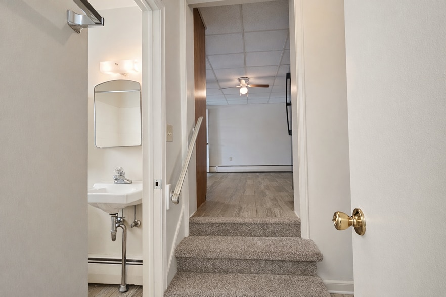 Building Photo - 815 Academy Heights Ave