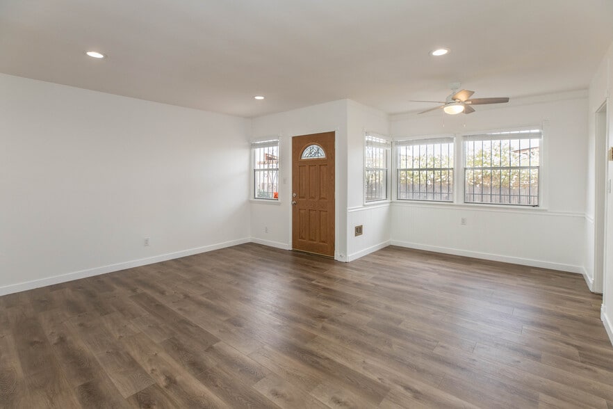 Building Photo - 740 Flower Ave