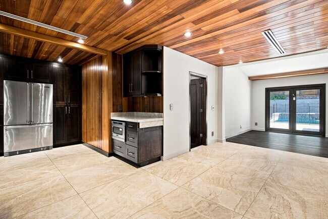 Building Photo - 3184 Dona Sarita Pl