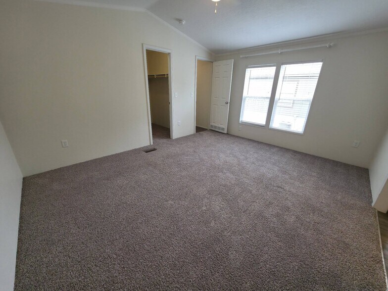 Building Photo - 1309 W Plum St