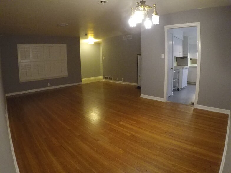 Building Photo - 106 Springwood Ln