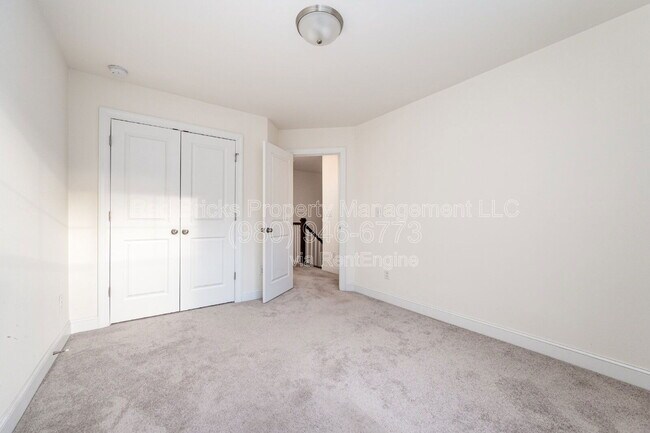 Building Photo - 8046 Saluda Dr