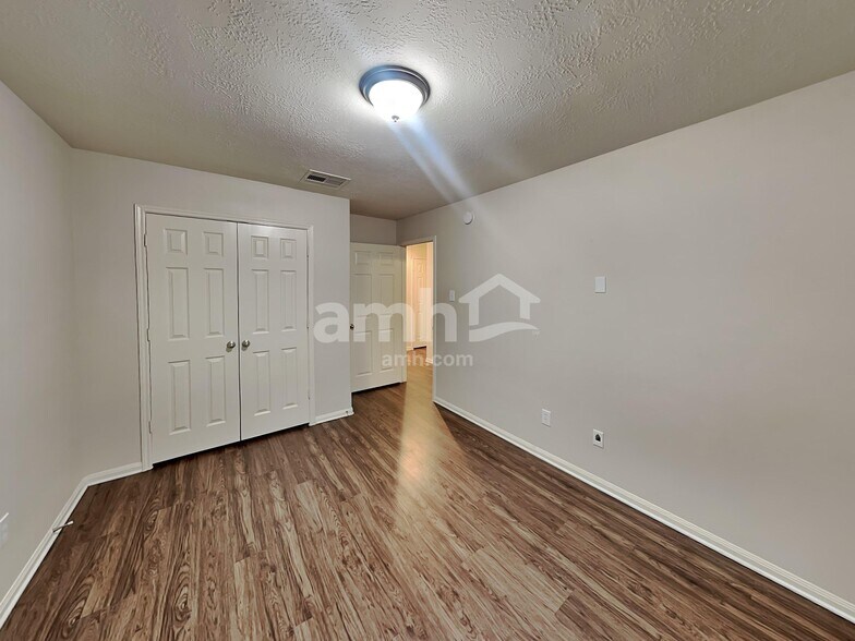 Building Photo - 2420 Avalon Trace Ln