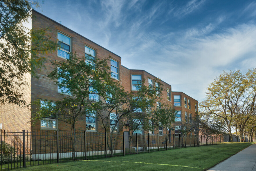 Building Photo - 4700 Lake Park Apartments