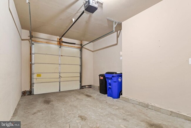 Building Photo - 3675 Spring Hollow Ln