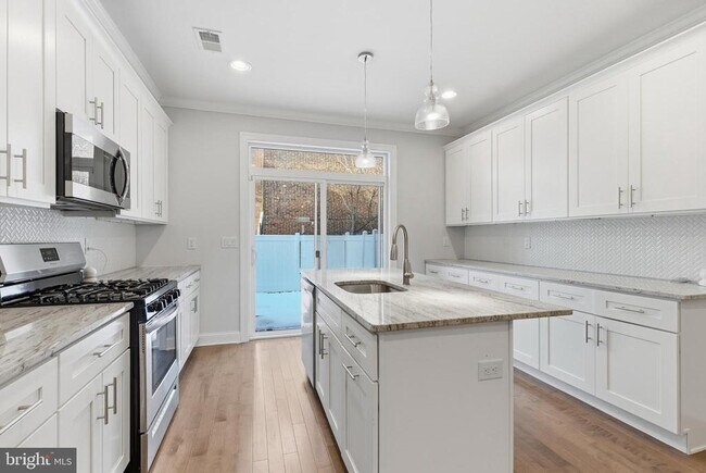 Building Photo - 1752 N 27th St