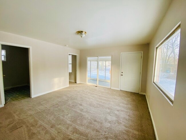 Building Photo - 383 Black St