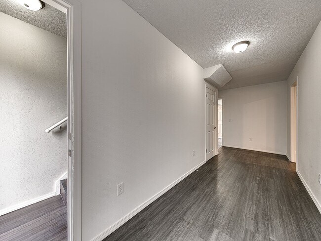 Building Photo - 5924 W Hefner Rd