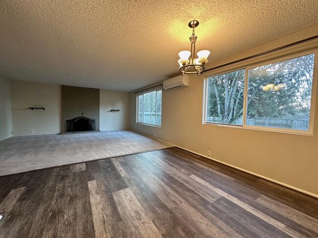 Building Photo - 1812 Brittany St