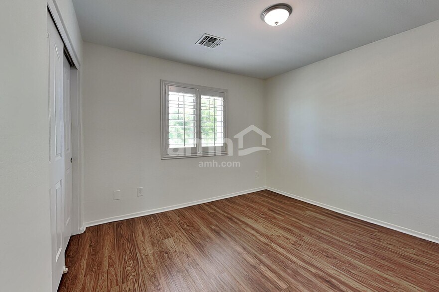 Building Photo - 7923 W Payson Rd