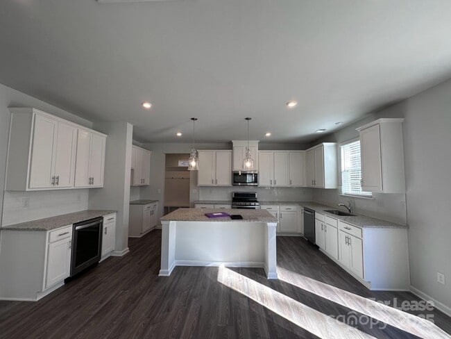 Building Photo - 5021 Kinsbridge Dr
