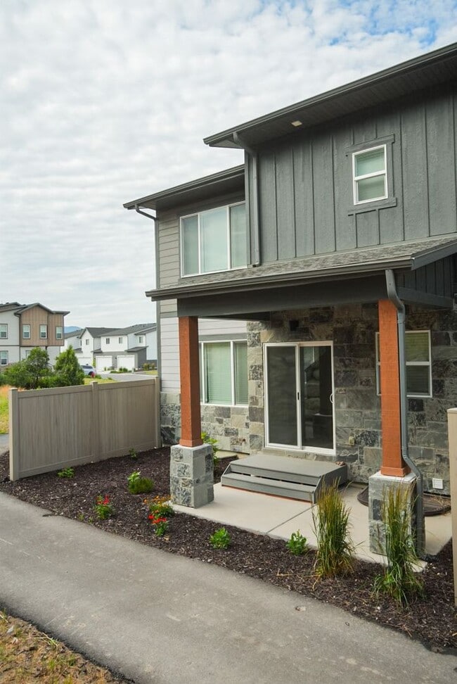 Building Photo - End Unit New Construction with Finished Basement Includes Utilities in New Jordanelle Ridge Neigh...
