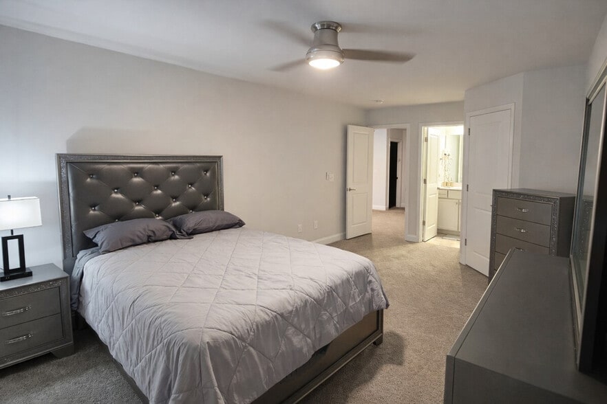 Building Photo - 182 Hillmont Dr