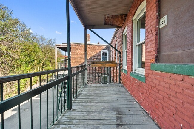 Building Photo - 86 Winthrop St