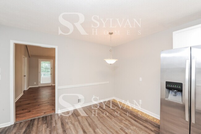 Building Photo - Welcome home to this 4 bedroom, 2 bathroom home