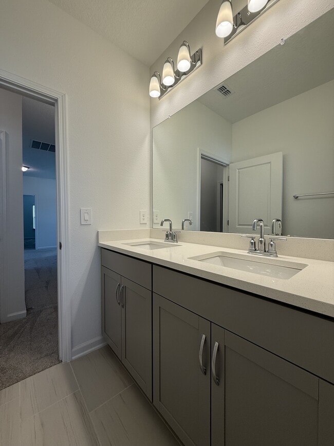 Building Photo - 104 Charmer Trce