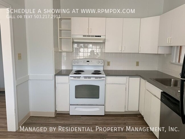 Building Photo - 5616 SE Mall St