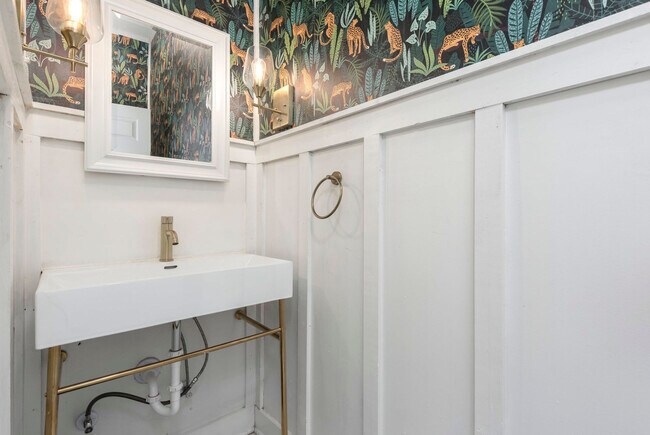 Building Photo - 915 S Shelby St