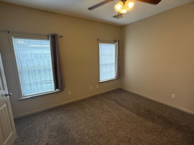 Building Photo - Nice 3 Bed 2 Bath Home! Available Now!