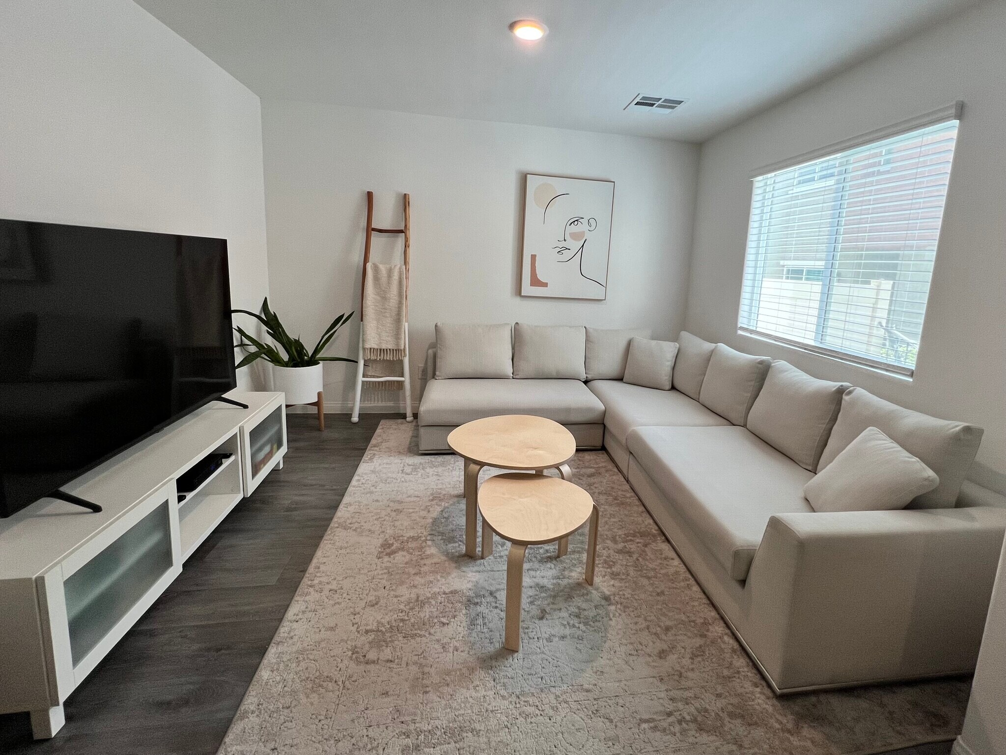 Building Photo - 12185 Scarlet Ember Rd