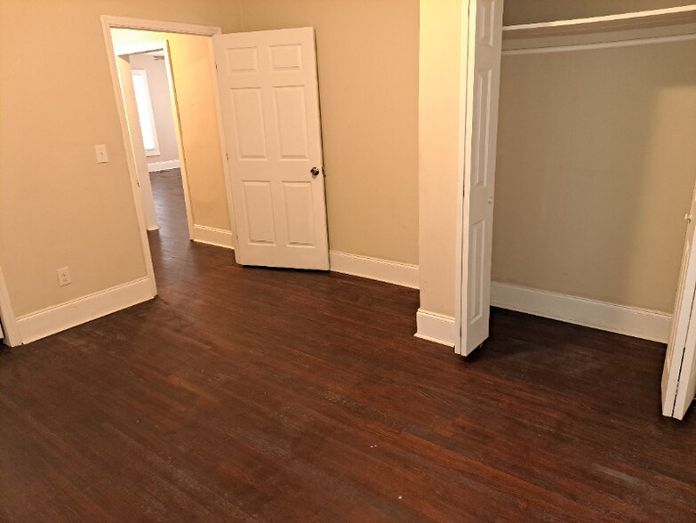 Building Photo - 609 W Garrison Blvd