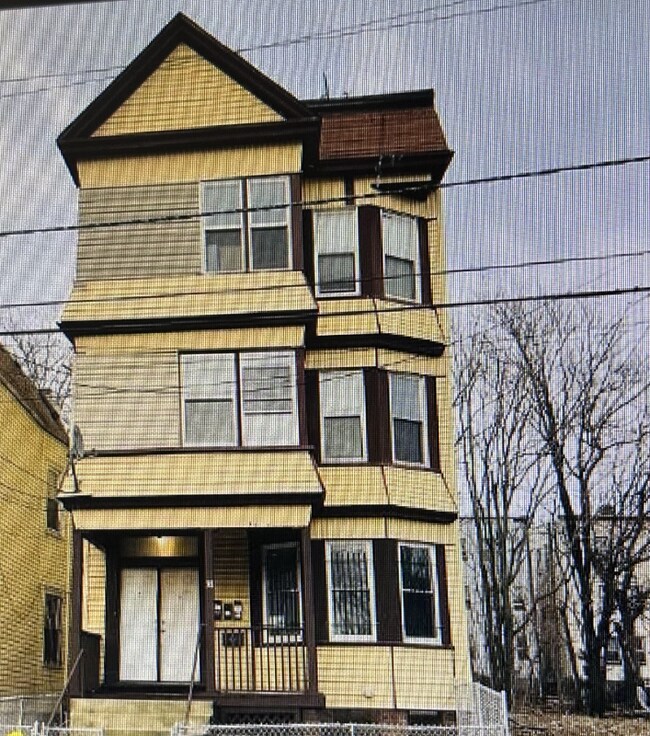 Primary Photo - 38 Ellis Ave