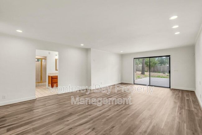 Building Photo - 4083 Sunset Ln