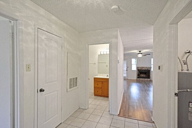Building Photo - 663 Floral Ave