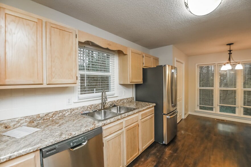 Building Photo - 2624 Loring Rd NW